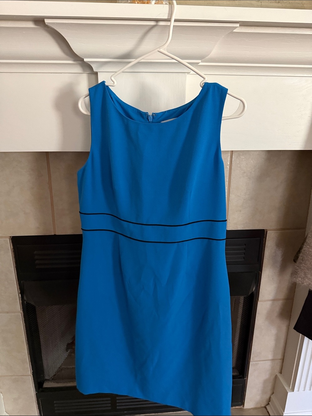 Kasper Sleeveless Bright Blue Sheath Dress with Black Piping